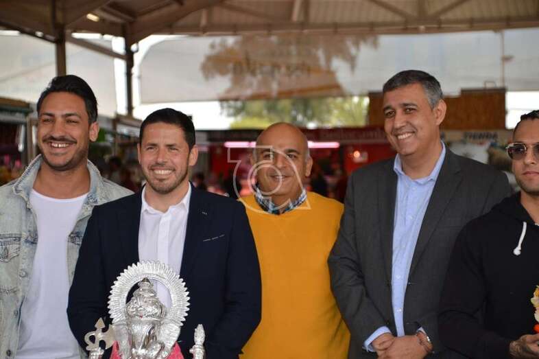 El alcalde Héctor Suárez y el concejal de Festejos, Servando González, hoy en Telde durante el sorteo del orden de participación en la gala drag (Foto TA)